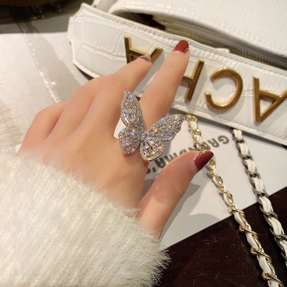 *NEW Huge 18K White Gold Diamond Butterfly Ring - Picture 4 of 9